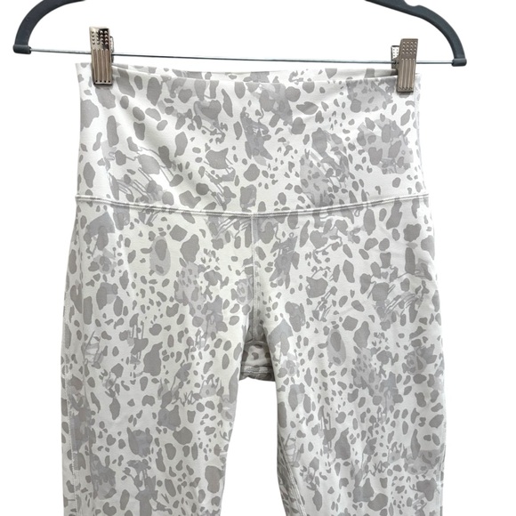 Lululemon white gray print align 8 7/8 high rise legging leopard animal paint - Picture 1 of 7